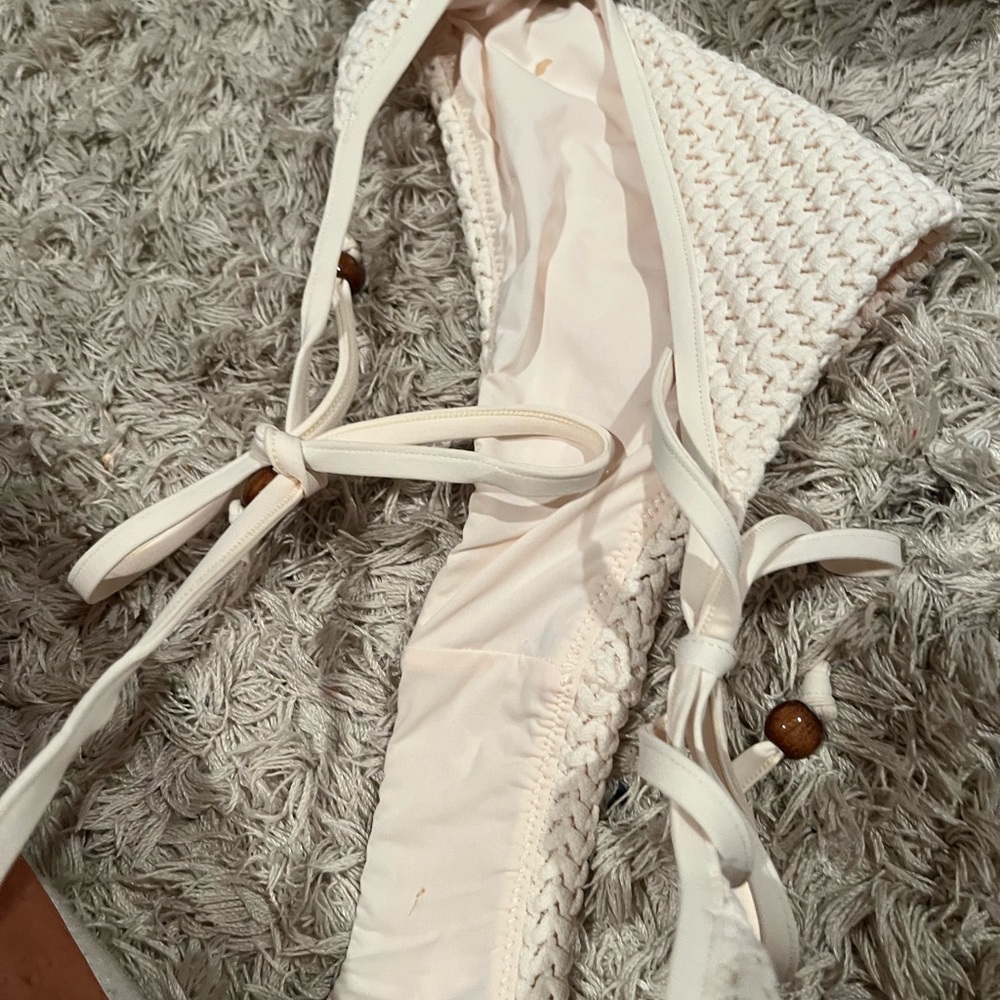 Elegant White Knit Bikini Set - Picture 4 of 4